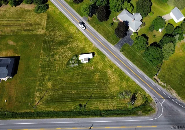 5th image of 5603 Stone Rd, Lockport Town, NY 14094 | MLS# B1687219