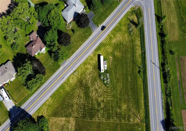 8th image of 5603 Stone Rd, Lockport Town, NY 14094 | MLS# B1687219