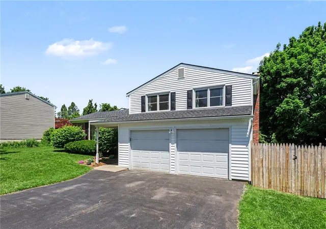 Homes for sale in Farmington, NY | 5816 Walnut Dr, Farmington, NY 14425 | MLS# R1687916