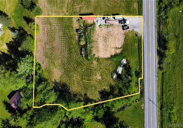 5th image of 5589 Stone Rd, Lockport Town, NY 14094 | MLS# B1687591
