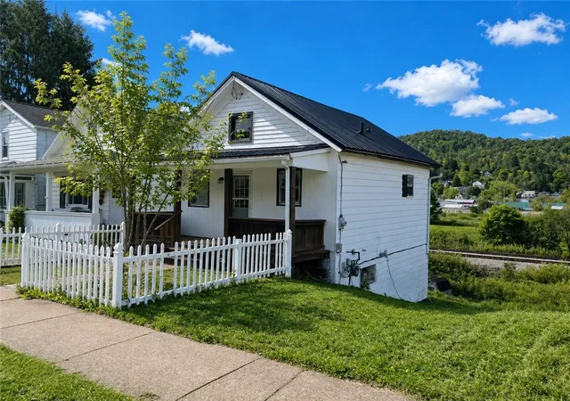 Photo 1 of Single family home for sale at 50 Rochester St, Bradford, PA 16701 | MLS# R1687652 | Listing updated on 2026-07-22