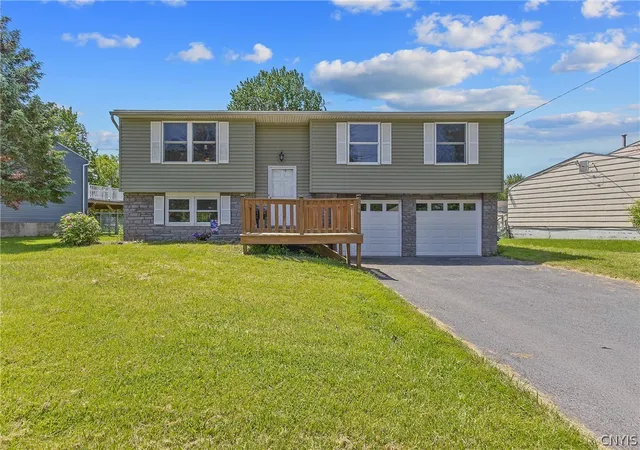 Homes for sale in Clay, NY | 8256 Elaine Cir, Clay, NY 13090 | MLS# S1682572