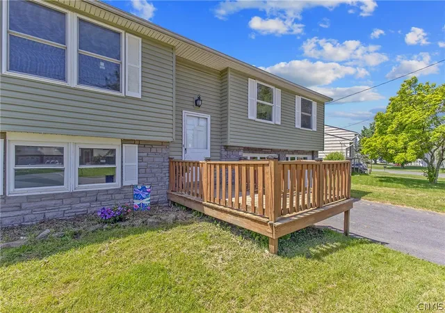 Homes for sale in Clay, NY | 8256 Elaine Cir, Clay, NY 13090 | MLS# S1682572