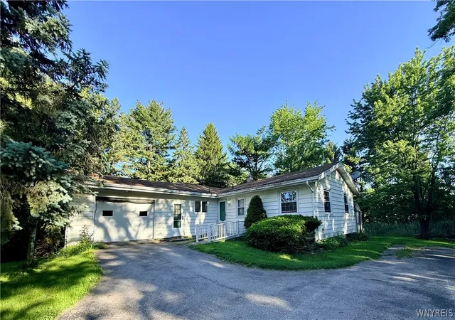 Homes for sale in Elba, NY | 5313 Watson Rd, Elba, NY 14058 | MLS# B1687578