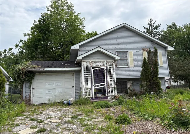 2nd image of 827 Tallman St, Syracuse, NY 13204 | MLS# S1686881