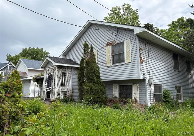 3rd image of 827 Tallman St, Syracuse, NY 13204 | MLS# S1686881