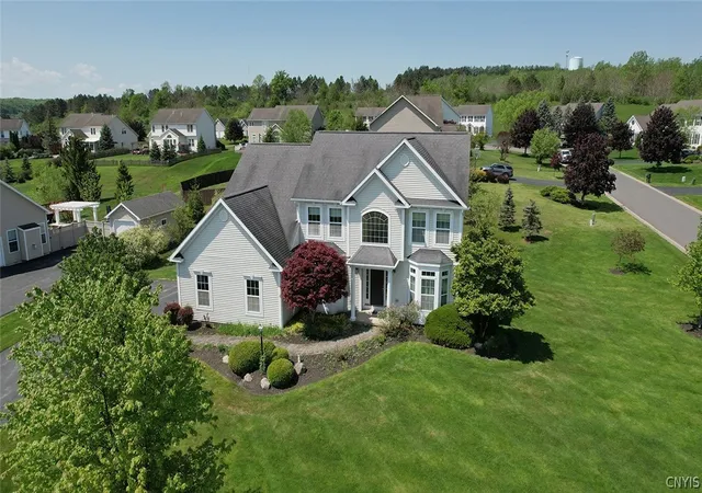 Homes for sale in De Witt, NY | 5031 Yellow Wood Pkwy, De Witt, NY 13078 | MLS# S1687420