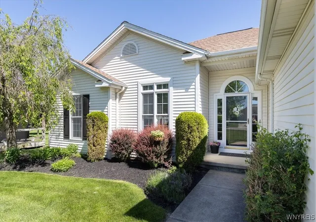 Homes for sale in East Amherst, NY | 125 Blacksmith Dr, East Amherst, NY 14051 | MLS# B1687948