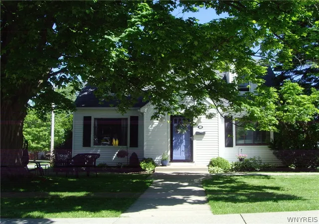 1st image of 40 Princeton Pl, Orchard Park, NY 14127 | MLS# B1688116