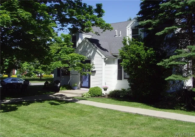2nd image of 40 Princeton Pl, Orchard Park, NY 14127 | MLS# B1688116