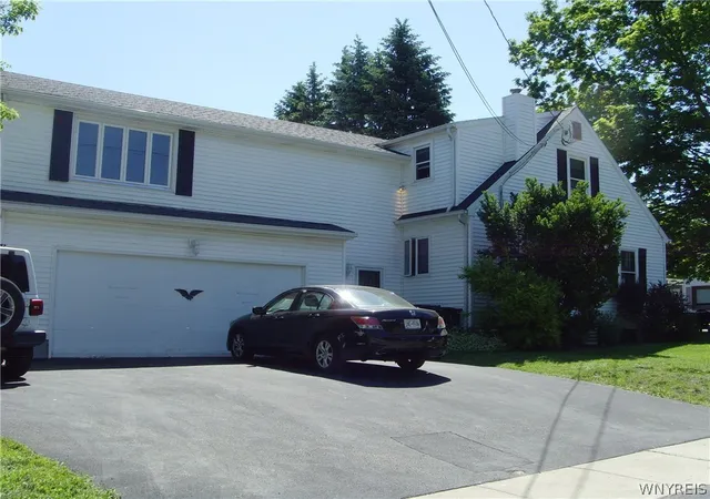 3rd image of 40 Princeton Pl, Orchard Park, NY 14127 | MLS# B1688116