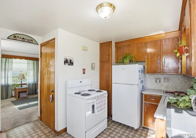 Photo 3 of Sale Pending at 12 Tussing Ln, Tonawanda, NY 14150 | MLS# B1686850 | Listing updated on 2026-07-07