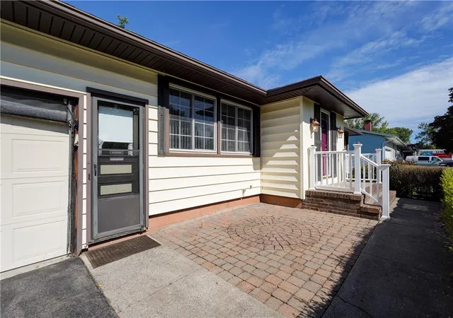 Photo 3 of Sale Pending at 23 Capri Dr, Rochester, NY 14624 | MLS# R1687924 | Listing updated on 2026-07-26