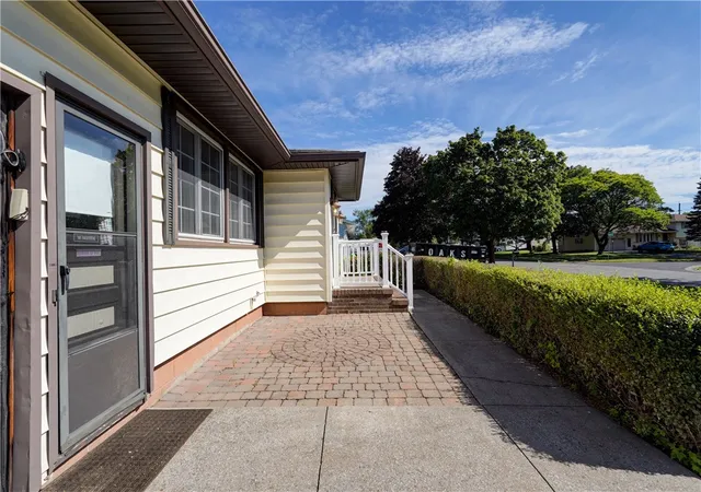 Photo 4 of Sale Pending at 23 Capri Dr, Rochester, NY 14624 | MLS# R1687924 | Listing updated on 2026-07-26