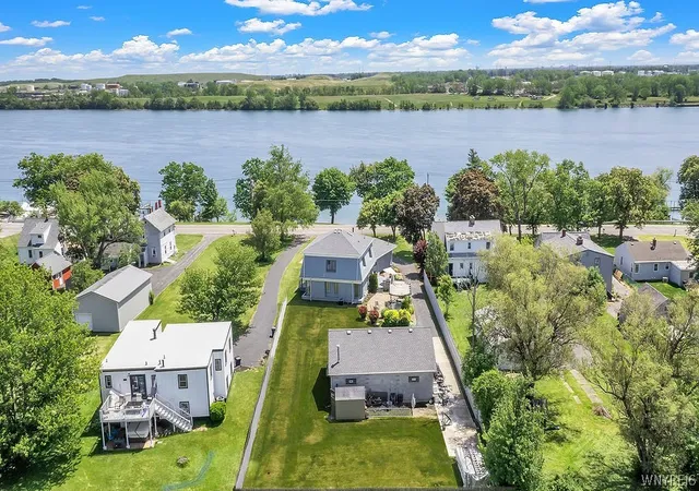 Homes for sale in Grand Island, NY | 1030 East River Rd, Grand Island, NY 14072 | MLS# B1687687
