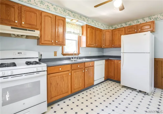 3rd image of 105 Nokomis Pkwy, Buffalo, NY 14225 | MLS# B1687956