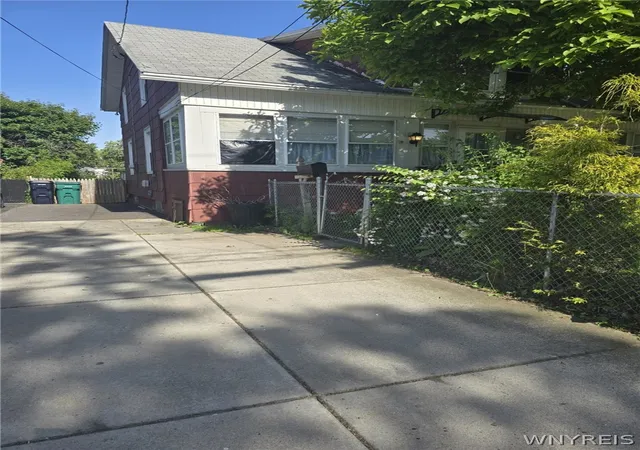 2nd image of 133 79th St, Niagara Falls, NY 14304 | MLS# B1688141