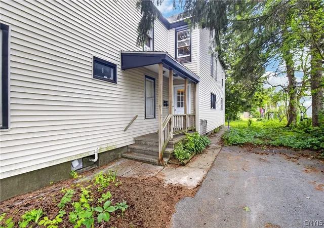 Homes for sale in Utica, NY | 613 Spring St W, Utica, NY 13502 | MLS# S1685501