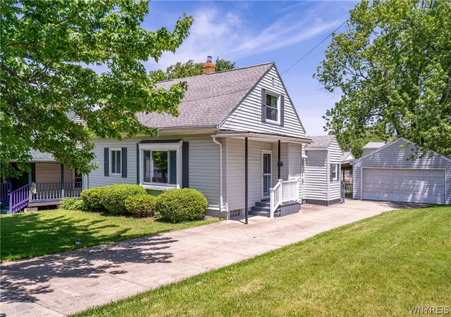 Homes for sale in Hamburg, NY | 2662 Greenfield Ave, Hamburg, NY 14075 | MLS# B1687951