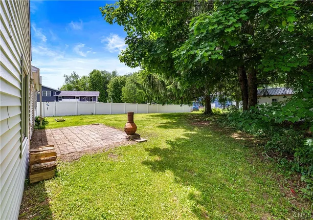 Homes for sale in Whitestown, NY | 5 Walnut Dr, Whitestown, NY 13492 | MLS# S1687915