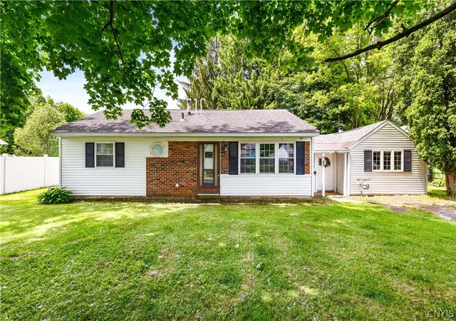 Homes for sale in Whitestown, NY | 5 Walnut Dr, Whitestown, NY 13492 | MLS# S1687915