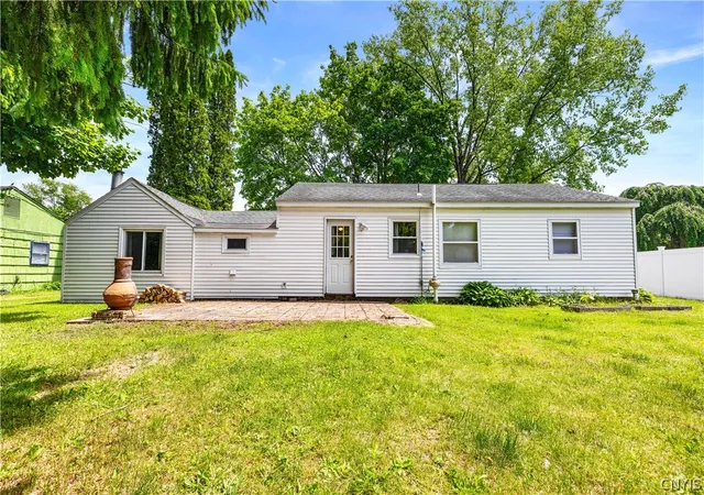 Homes for sale in Whitestown, NY | 5 Walnut Dr, Whitestown, NY 13492 | MLS# S1687915