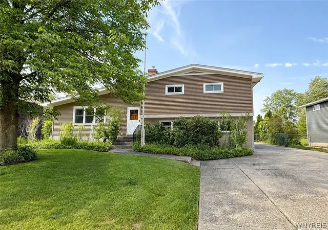 Homes for sale in Grand Island, NY | 1895 Bruce Ln, Grand Island, NY 14072 | MLS# B1687302