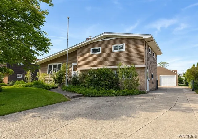Homes for sale in Grand Island, NY | 1895 Bruce Ln, Grand Island, NY 14072 | MLS# B1687302