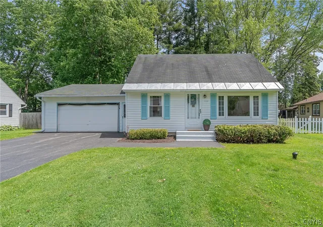 1st image of 102 Juanita Dr, Salina, NY 13090 | MLS# S1666754