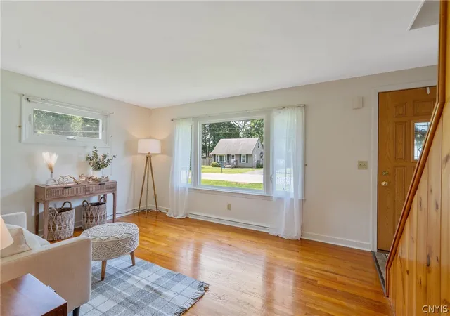 3rd image of 102 Juanita Dr, Salina, NY 13090 | MLS# S1666754