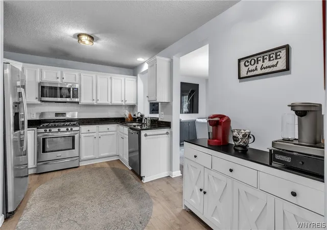 Photo 4 of Sale Pending at 102 Forest Edge Dr, East Amherst, NY 14051 | MLS# B1688029 | Listing updated on 2026-06-13