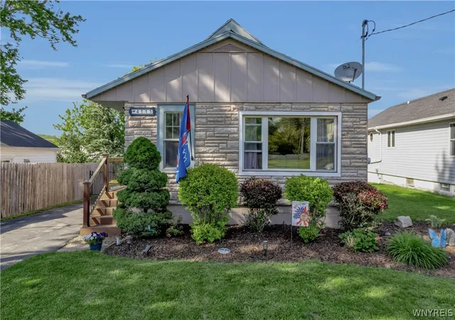 Photo 1 of Sale Pending at 4115 S Main St Rd, Batavia, NY 14020 | MLS# B1688285 | Listing updated on 2026-07-21