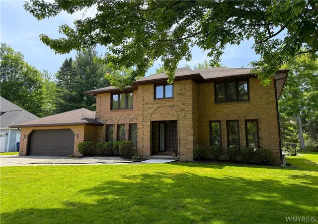 1st image of 195 Randwood Dr, Getzville, NY 14068 | MLS# B1687655