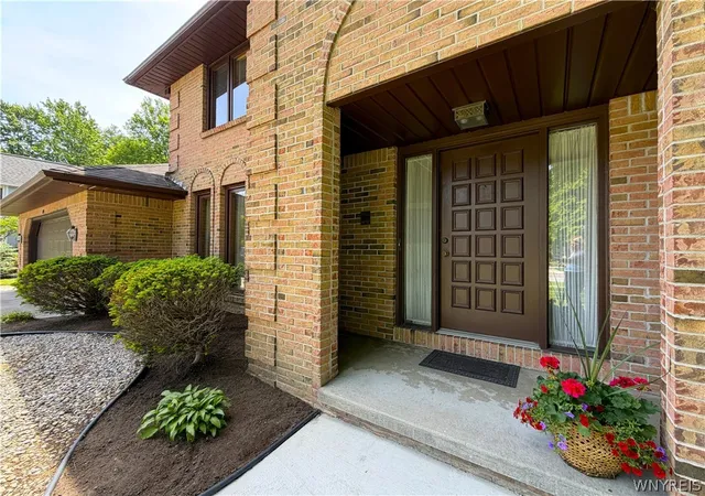 2nd image of 195 Randwood Dr, Getzville, NY 14068 | MLS# B1687655