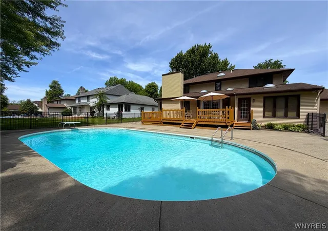 3rd image of 195 Randwood Dr, Getzville, NY 14068 | MLS# B1687655