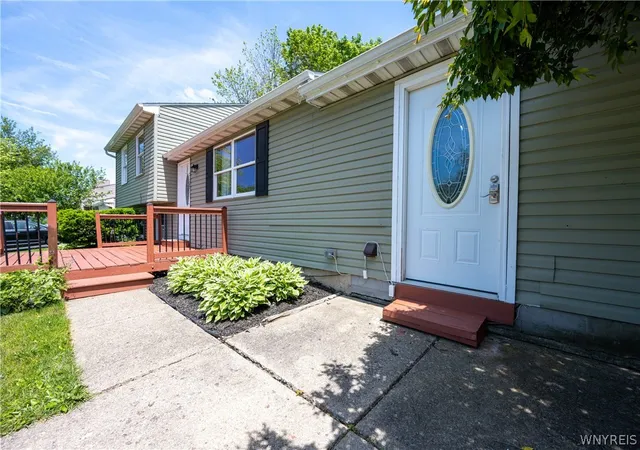 Photo 3 of Sale Pending at 7125 Brandywine Dr, Derby, NY 14047 | MLS# B1686142 | Listing updated on 2026-07-22