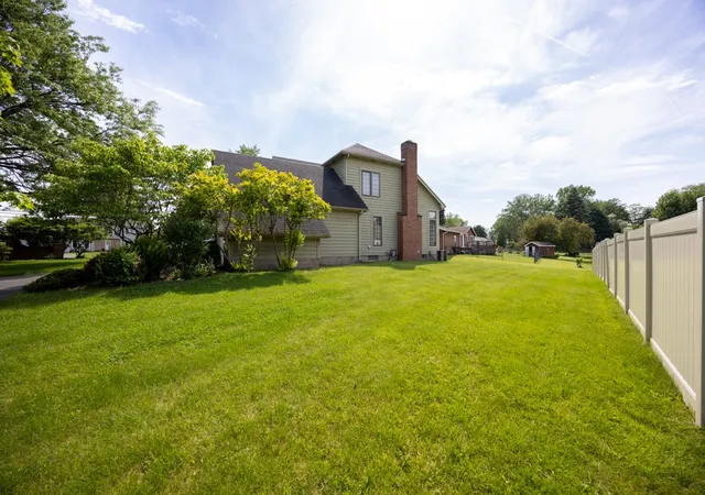29th image of 23 Wakecliffe Dr, Rochester, NY 14616 | MLS# R1688431