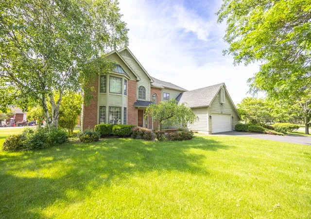 2nd image of 23 Wakecliffe Dr, Rochester, NY 14616 | MLS# R1688431