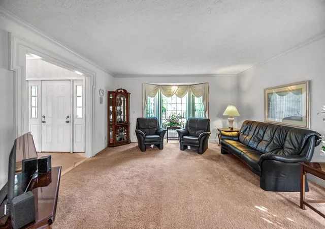 5th image of 23 Wakecliffe Dr, Rochester, NY 14616 | MLS# R1688431