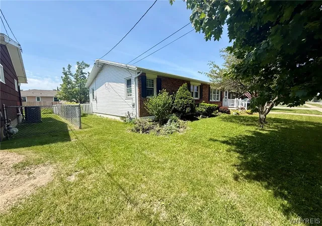 Photo 3 of Sale Pending at 1376 101st Street, Niagara Falls, NY 14304 | MLS# B1688058 | Listing updated on 2026-07-01
