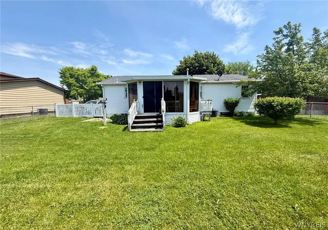Photo 4 of Sale Pending at 1376 101st Street, Niagara Falls, NY 14304 | MLS# B1688058 | Listing updated on 2026-07-01