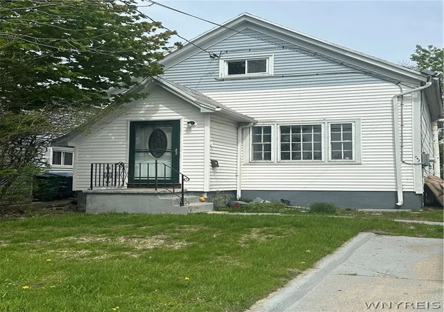 Photo 1 of Single family home for sale at 747 S Ogden St #E, Buffalo, NY 14206 | MLS# B1682377 | Listing updated on 2026-07-21