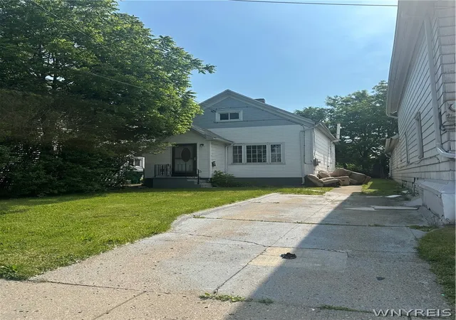 Photo 2 of Single family home for sale at 747 S Ogden St #E, Buffalo, NY 14206 | MLS# B1682377 | Listing updated on 2026-07-21