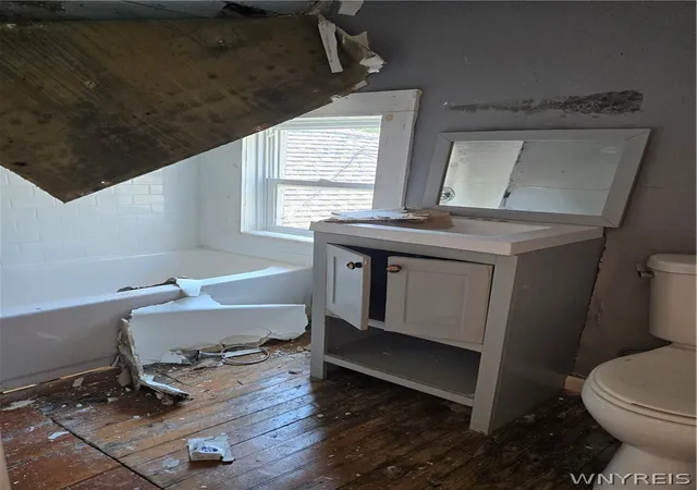 17th image of 38 Ontario St, Buffalo, NY 14207 | MLS# B1688511