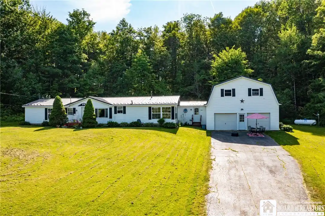 Photo 1 of Manufactured home for sale at 9853 Livermore Rd, Forestville, NY 14062 | MLS# R1688282 | Listing updated on 2026-09-15