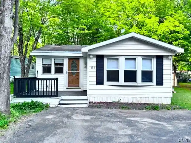 Manufactured home for sale at 252 Blossom Ln, Utica, NY 13502 | MLS# S1687795