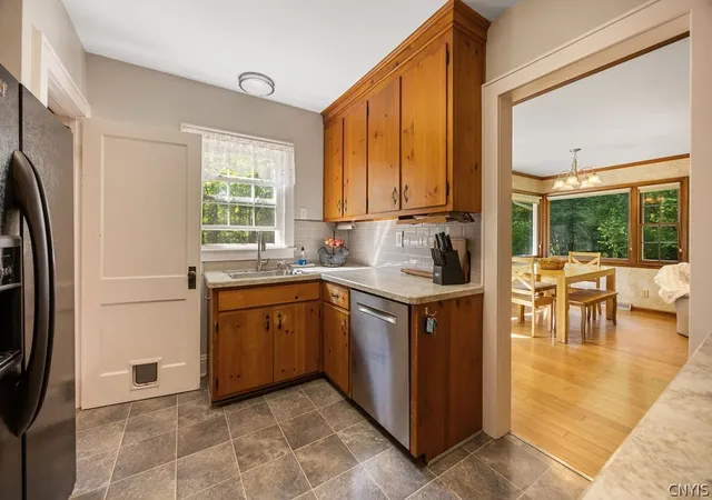 Homes for sale in Manlius, NY | 8118 E Seneca, Manlius, NY 13104 | MLS# S1688339