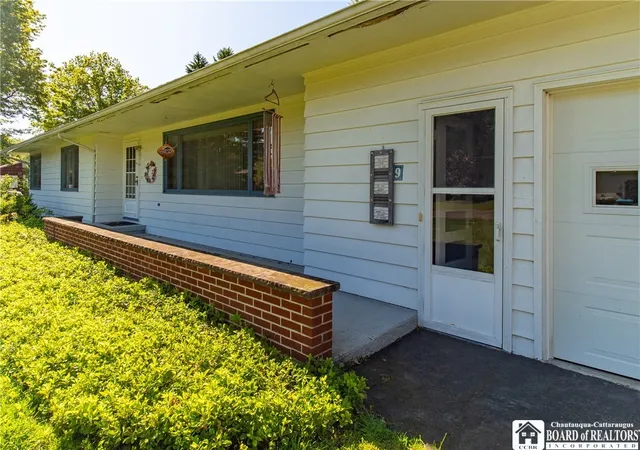 5th image of 9 Carol Ave, Fredonia, NY 14063 | MLS# R1685531