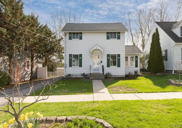 1st image of 109 Hazel St, Salina, NY 13088 | MLS# S1675814