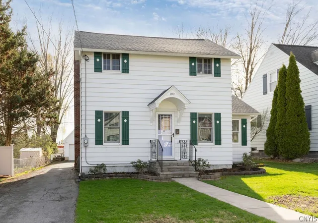 3rd image of 109 Hazel St, Salina, NY 13088 | MLS# S1675814